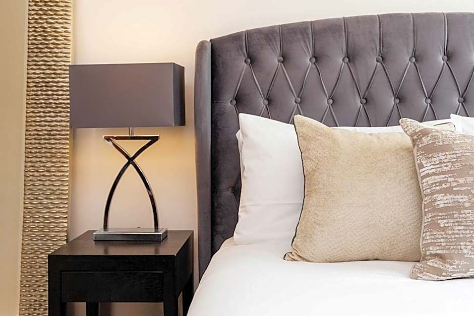 Veeve - Westbourne Curve