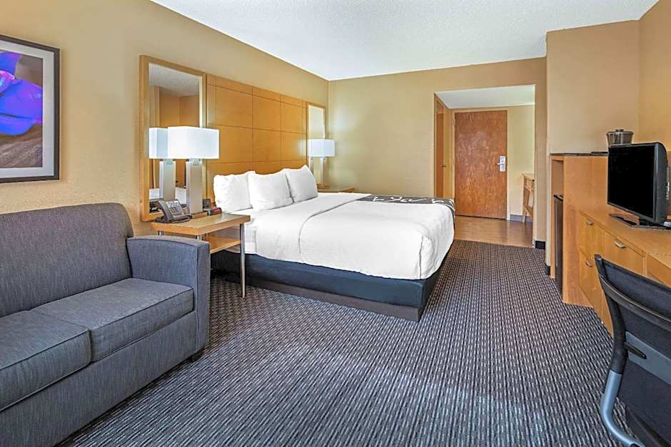 Photo 1 of 5 of 1 King Bed