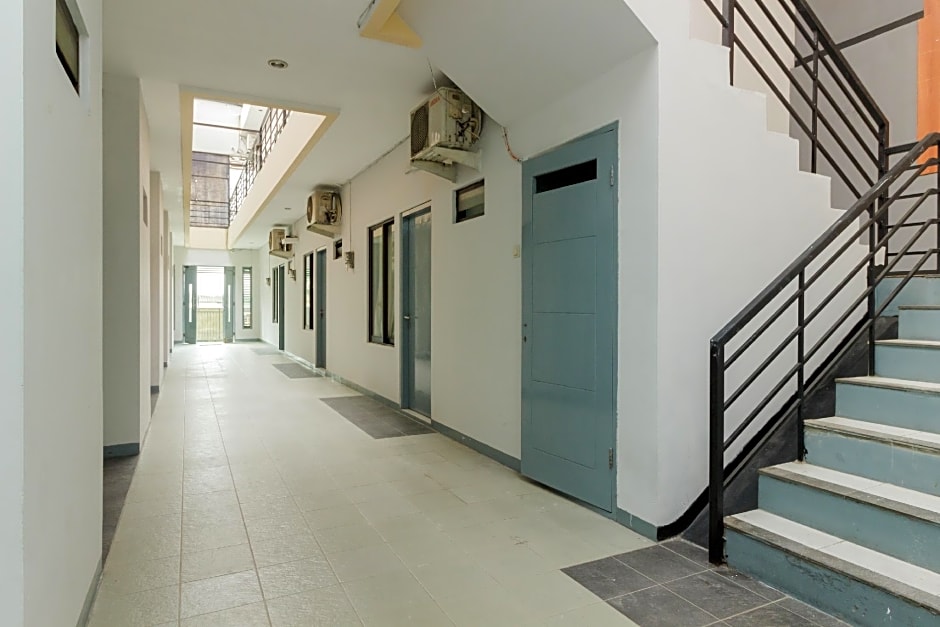 Formerly RedDoorz Syariah near Pondok Indah Mall 3