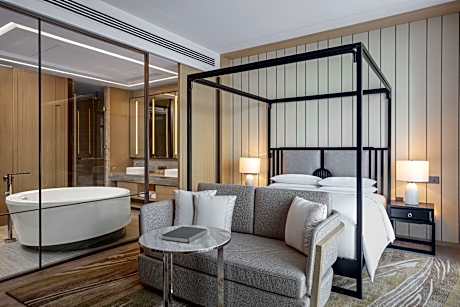 Club lounge access, 1 Bedroom Vice Presidential Suite, 1 King