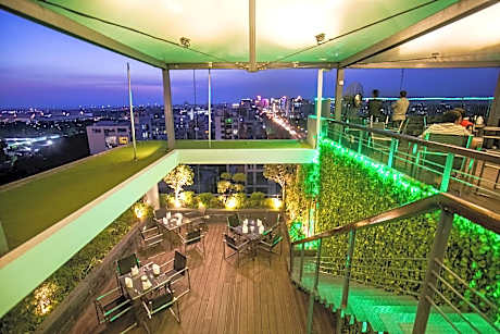 Suite - 2 King Beds, Nonsmoking, Family Room, Separate Living Room