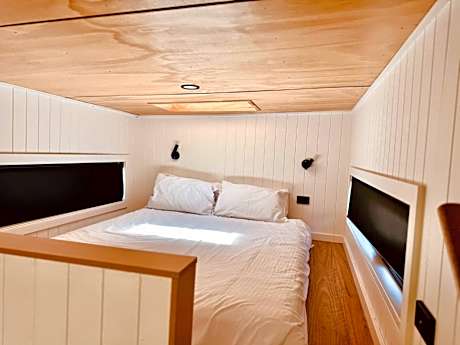 Family Room – Sleeps 6