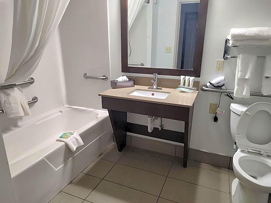 Country Inn & Suites by Radisson, Hinesville, GA