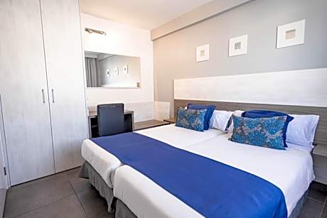 Classic One bedroom apartment partial sea view