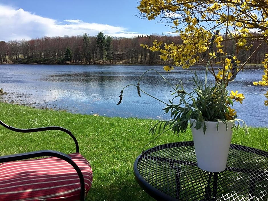 Lake Moc A Tek Inn