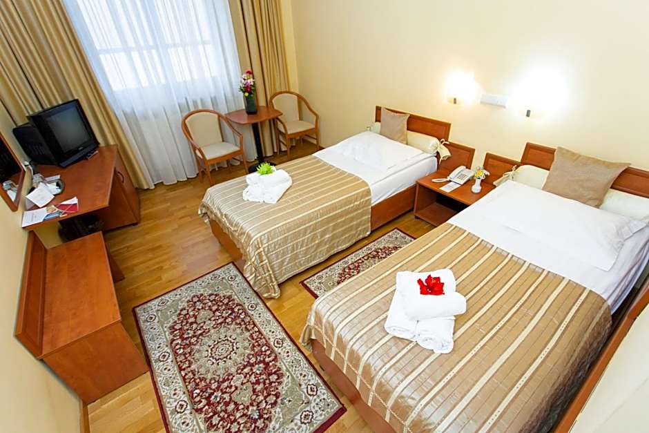 Hotel Fenyõ Conference & Spa