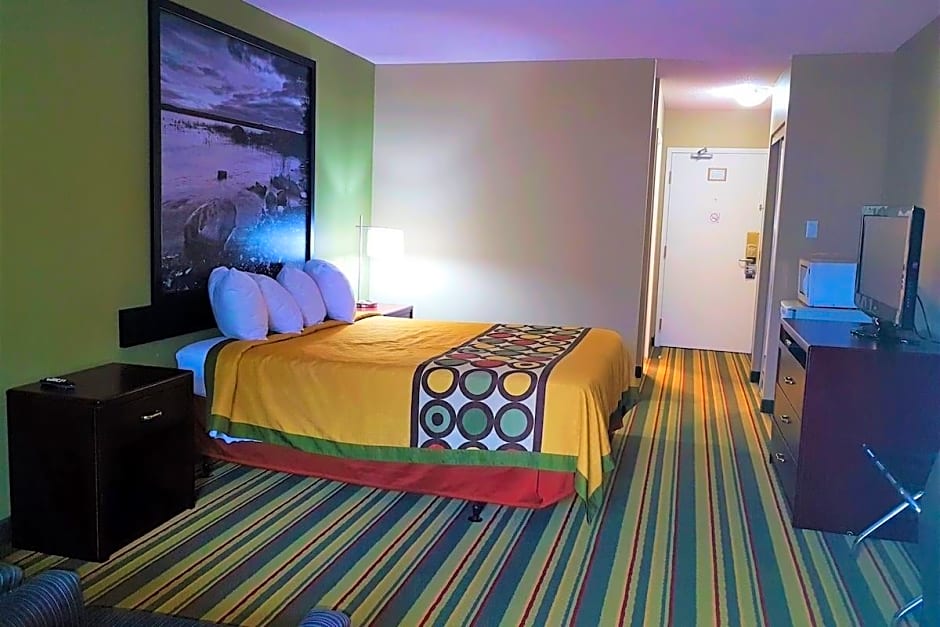 Photo 1 of 10 of Standard 1 Queen Bed