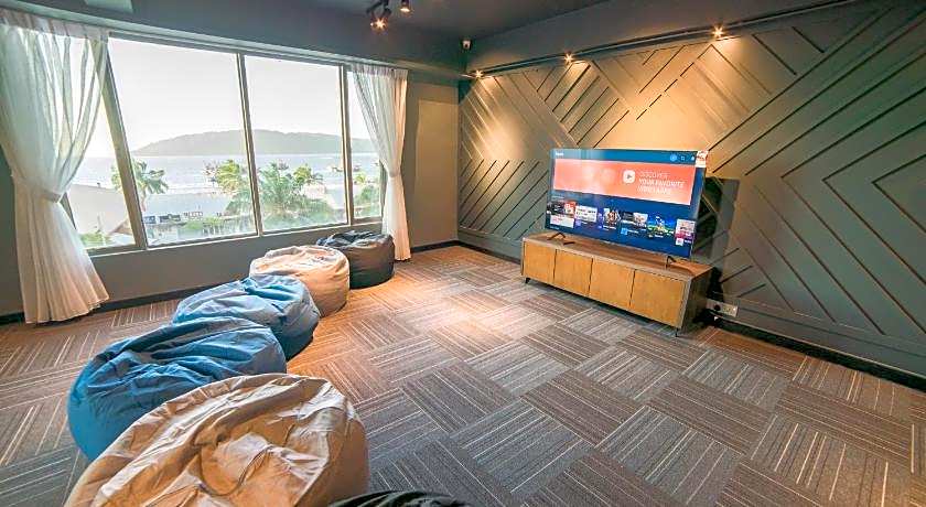 Homy Seafront Hostel