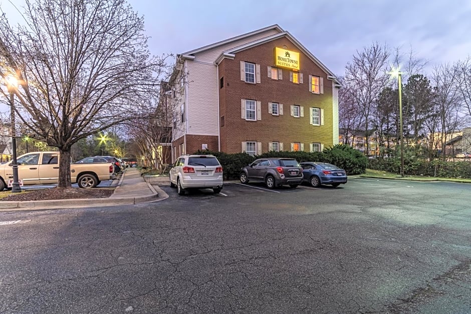 HomeTowne Studios & Suites by Red Roof Columbia