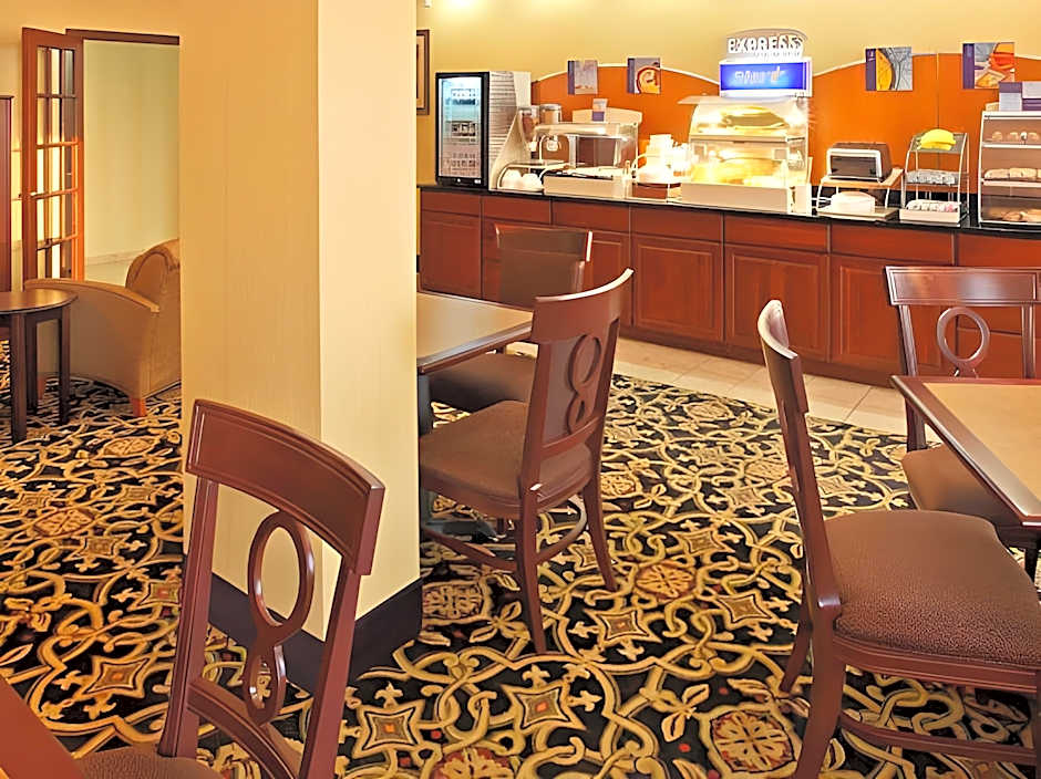 Holiday Inn Express Hotel & Suites Clarksville By IHG