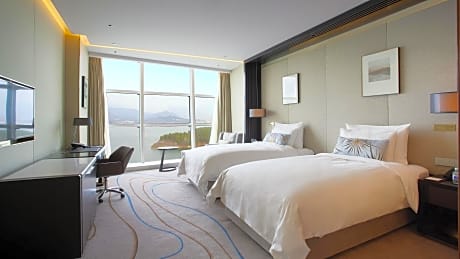 Premier Lake View Twin Room
