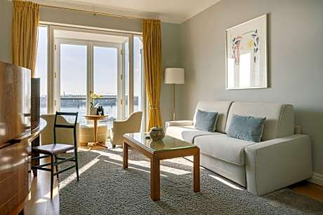 Suite, 1 Double, River View
