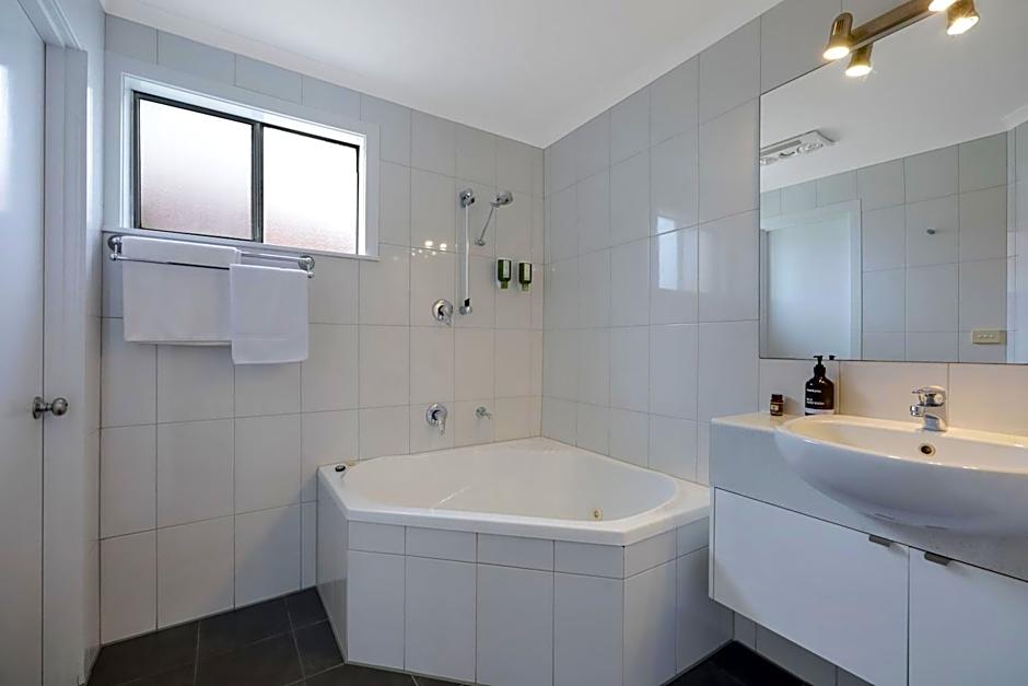 Hamilton Townhouse Motel