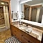 NEW! Marriott Slope View Ski & Summer Luxury Studio Sleeps 4 Full kitchen, Amenities & Paid Parking