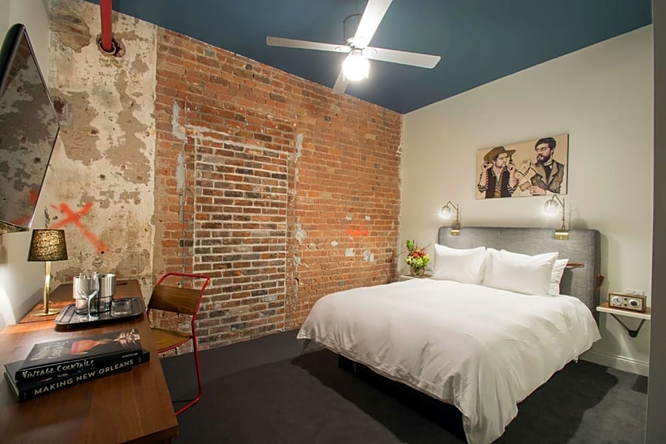 Photo 1 of 5 of 1 Queen Bed
