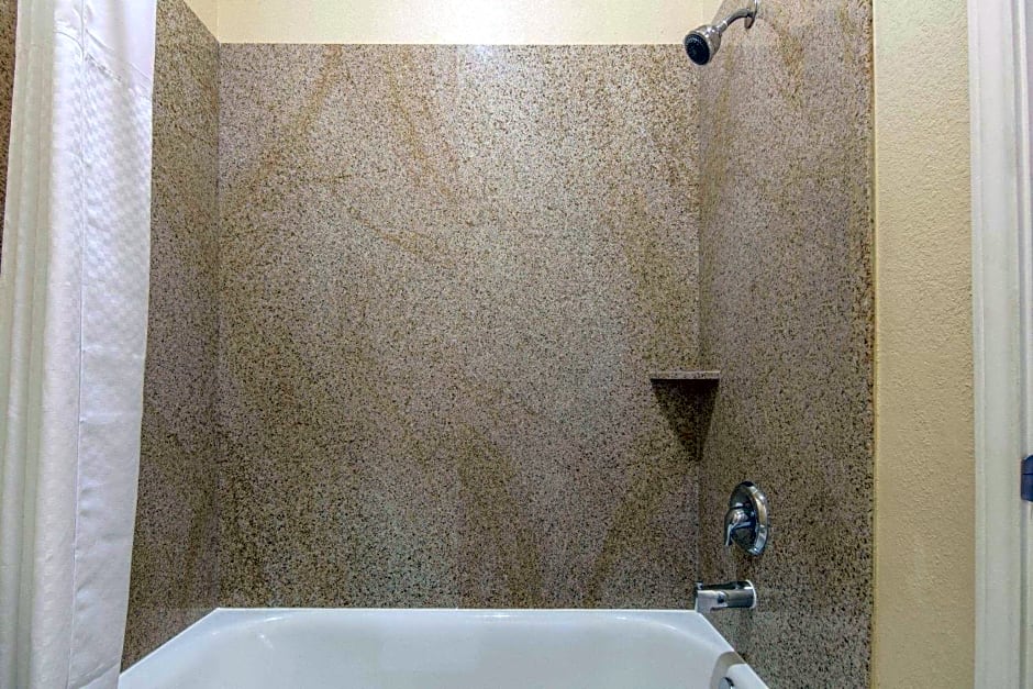 Days Inn by Wyndham Baytown East