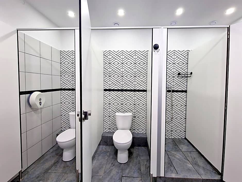 Hostel Helvetia - Private Rooms in City Center