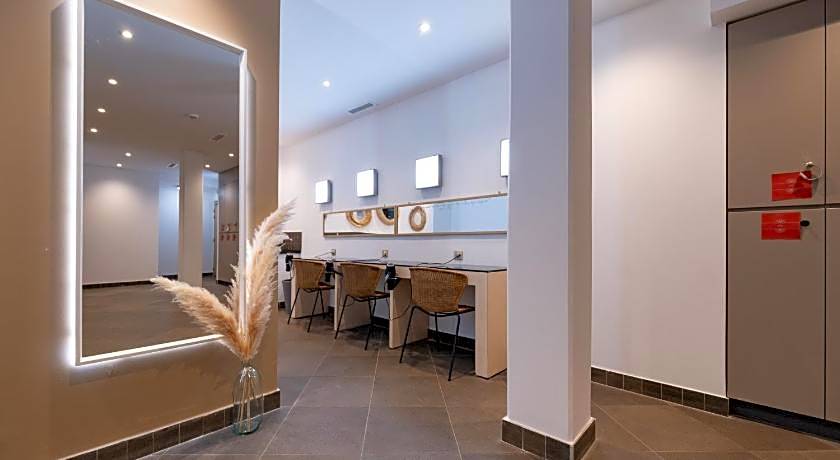 Zenitude Hotel la Valadiere, an Ascend Collection Hotel