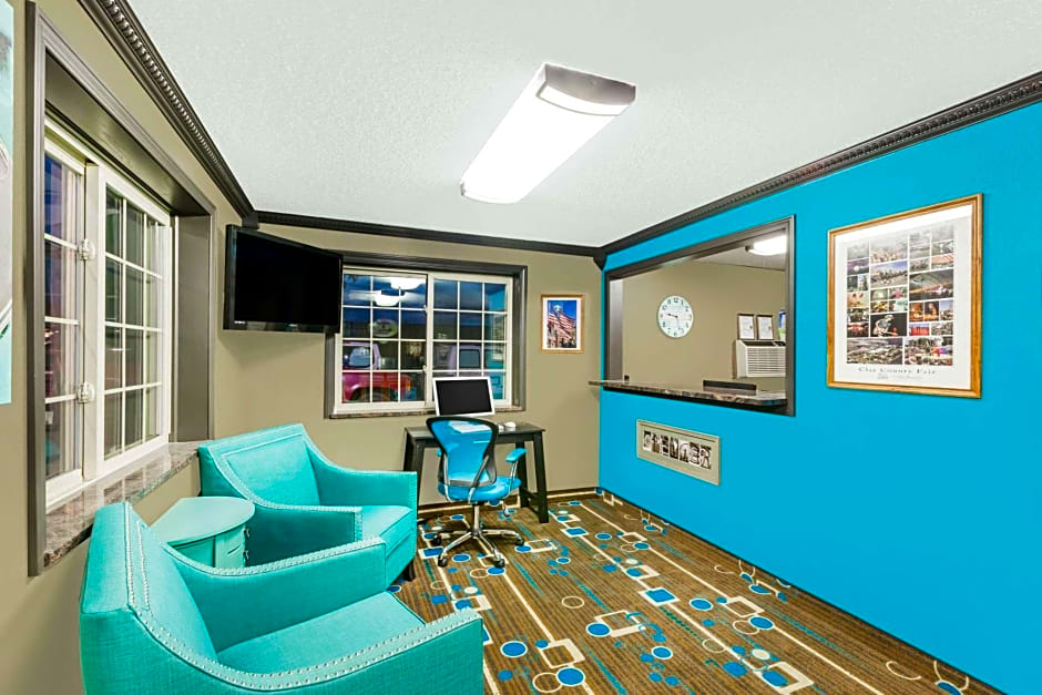 Super 8 by Wyndham Spencer