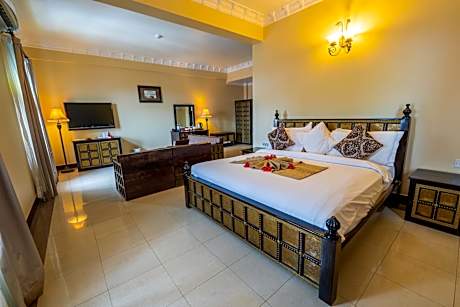 Junior King Suite with Living Room and Jacuzzi