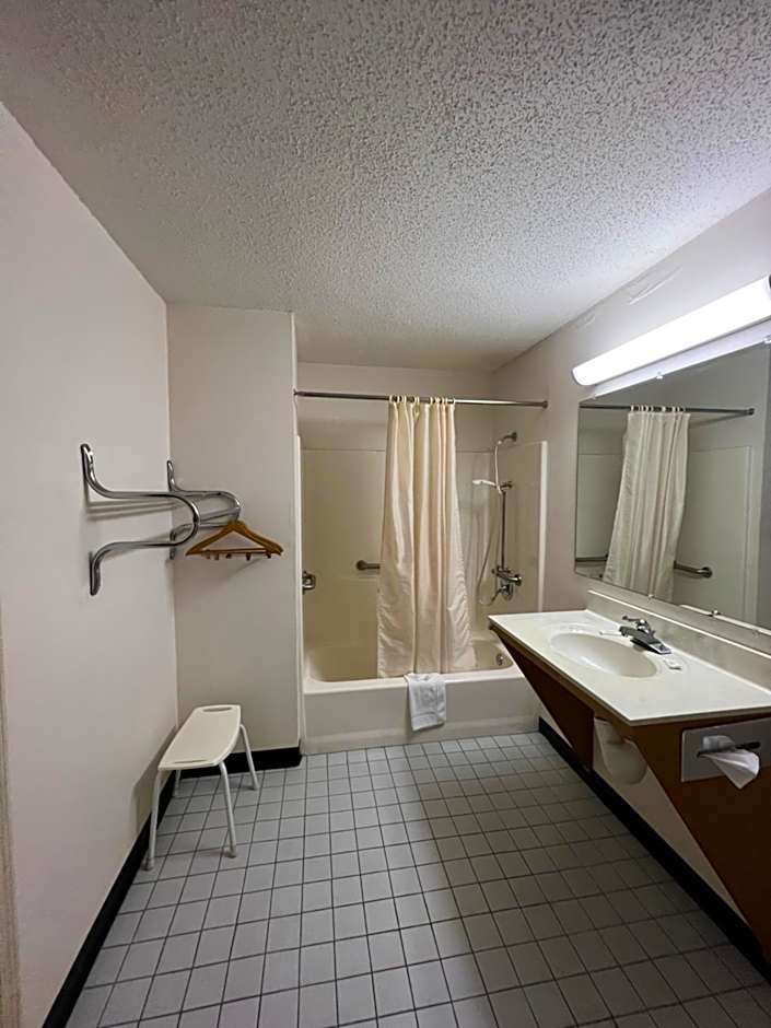 Garden Inn & Suites