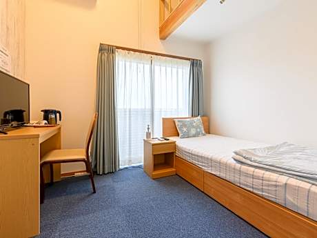 Single Room with Shared Bathroom - Non-Smoking