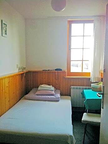 Economy Single Room with Shared Bathroom