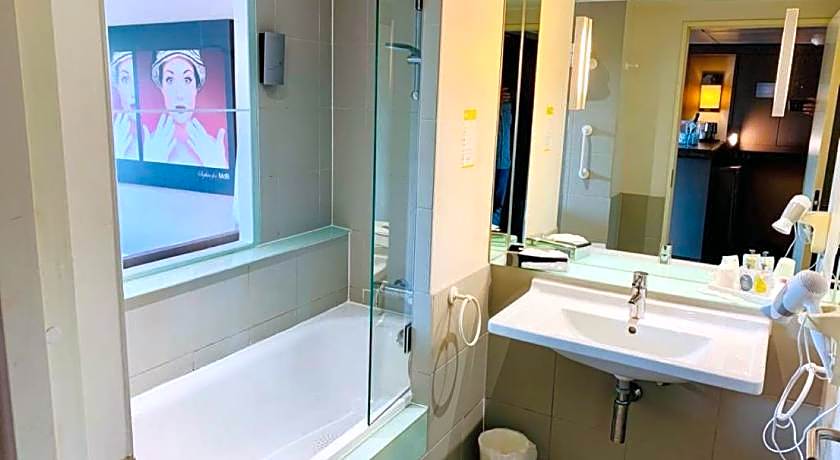 Standing Hotel Suites by Actisource