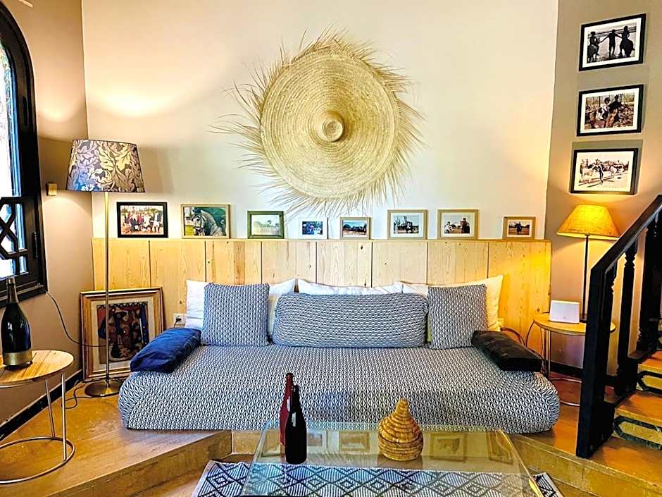 La Vie En Rose - Horses & Dogs House