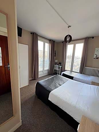 Triple Room with Port View