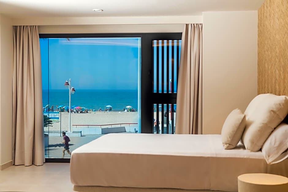 Apartamentos Playa Victoria - by Grupo Tribu