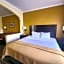 Days Inn & Suites by Wyndham Sam Houston Tollway