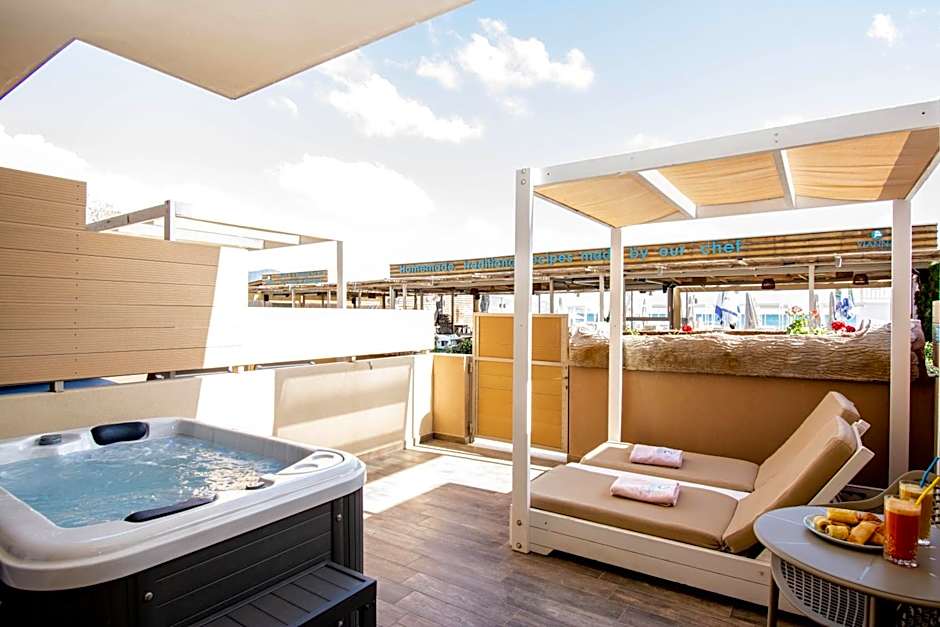 Yianna Caravel "by Checkin"