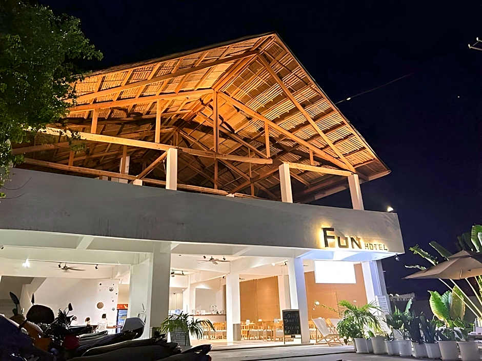FUN HOTEL