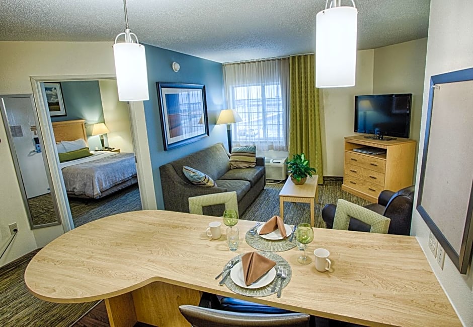 Candlewood Suites Fargo-North Dakota State University By IHG