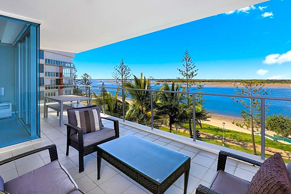 Silvershore Apartments on the Broadwater