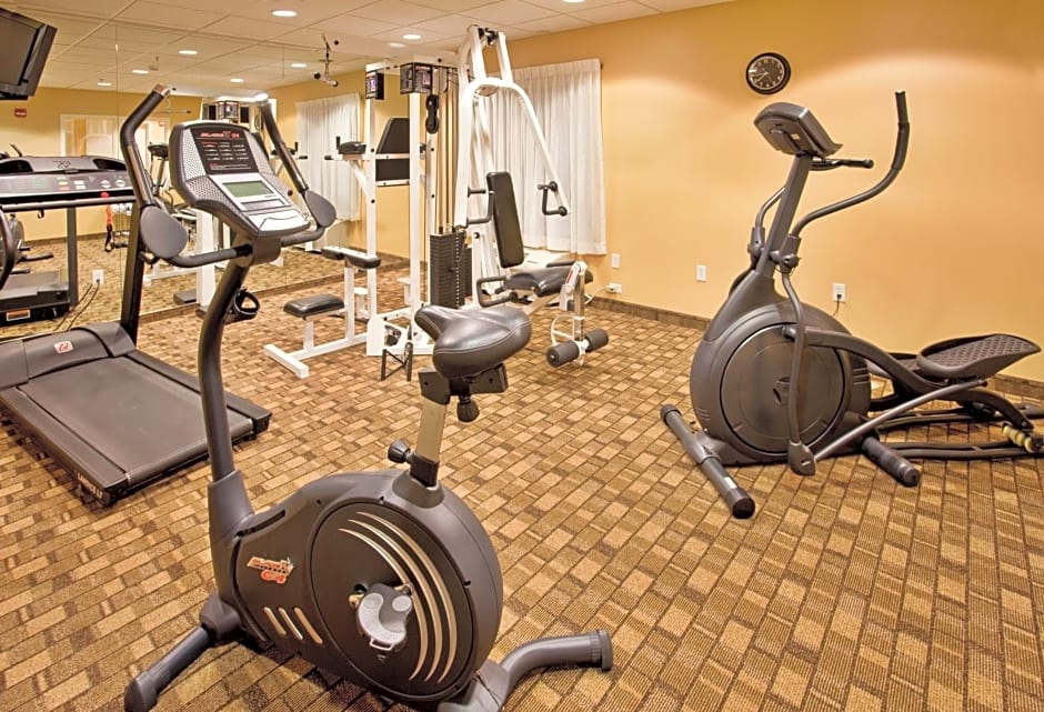 Holiday Inn Express Hotel & Suites Wichita Airport, an IHG Hotel