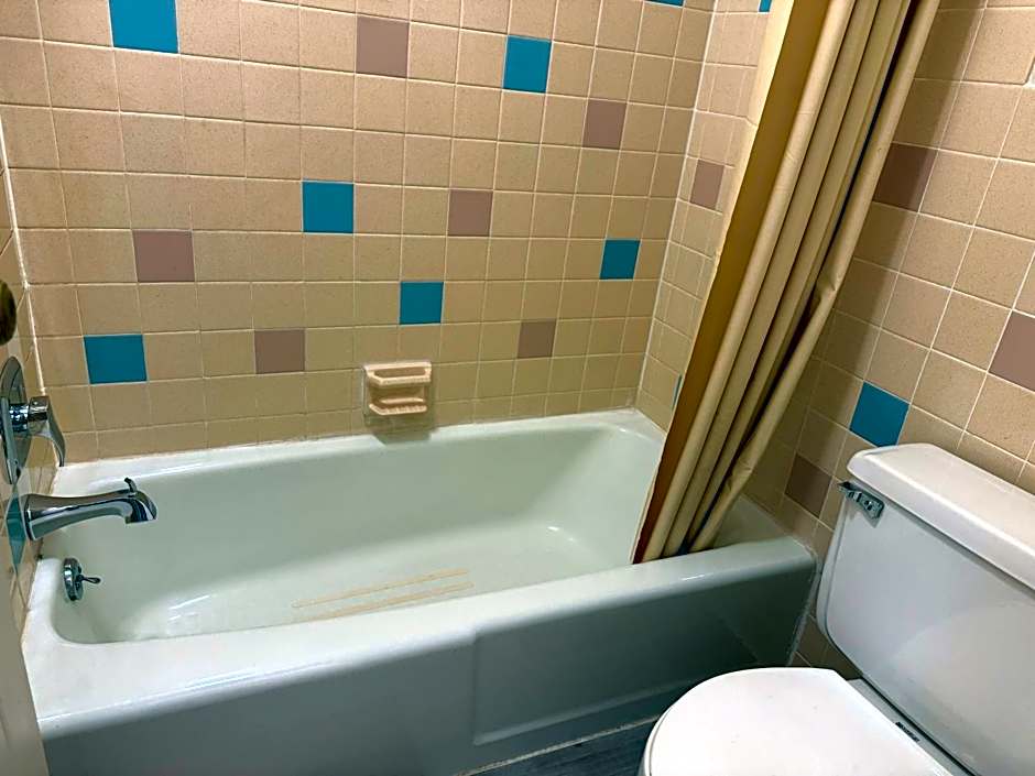 Country Club Inn & Suites