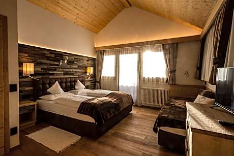 Three-Bedroom Apartment with two bathroom