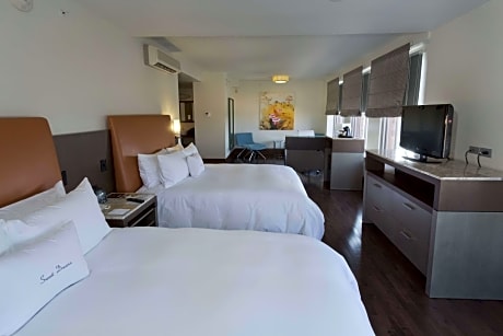 Queen Room with Two Queen Beds and Tub - Mobility and Hearing Access