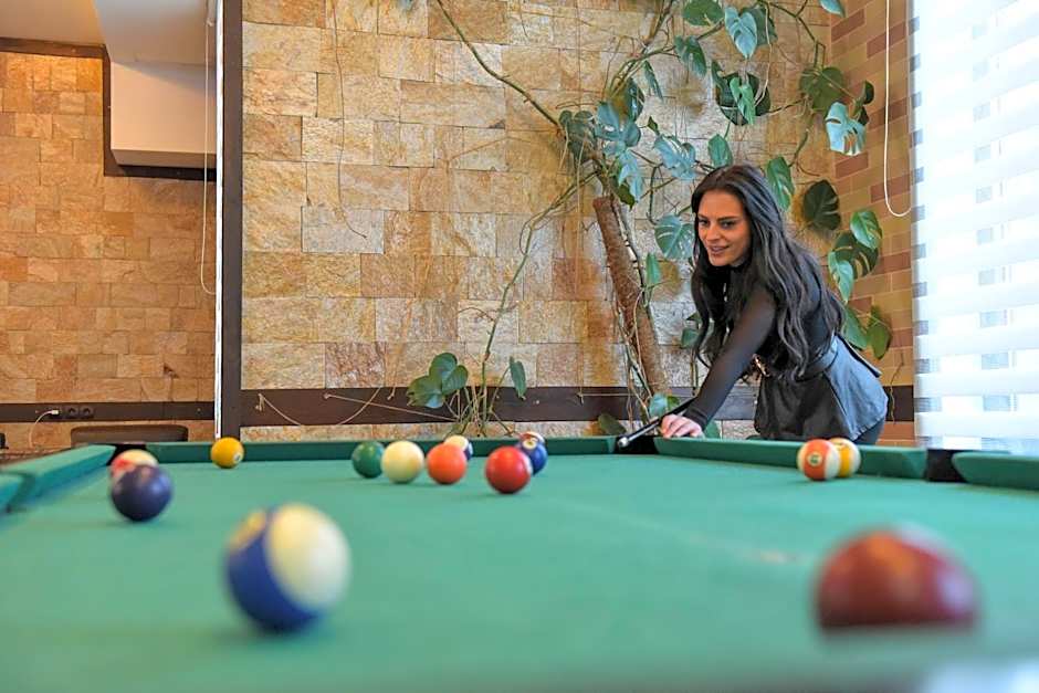 Royal Bansko - Family Apart Hotel With All Inclusive Light or HB&Drinks and Hot Pool & Jacuzzis