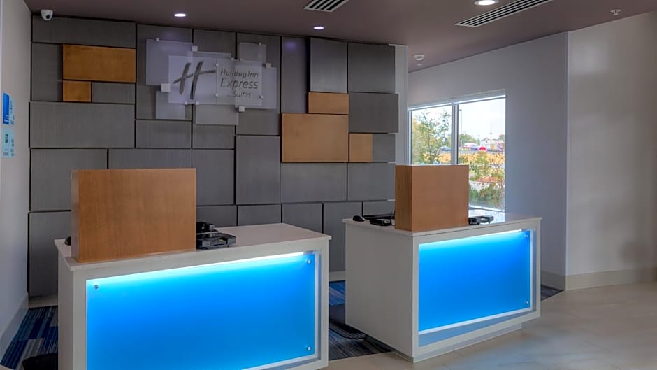 Holiday Inn Express & Suites Tulsa Midtown By IHG