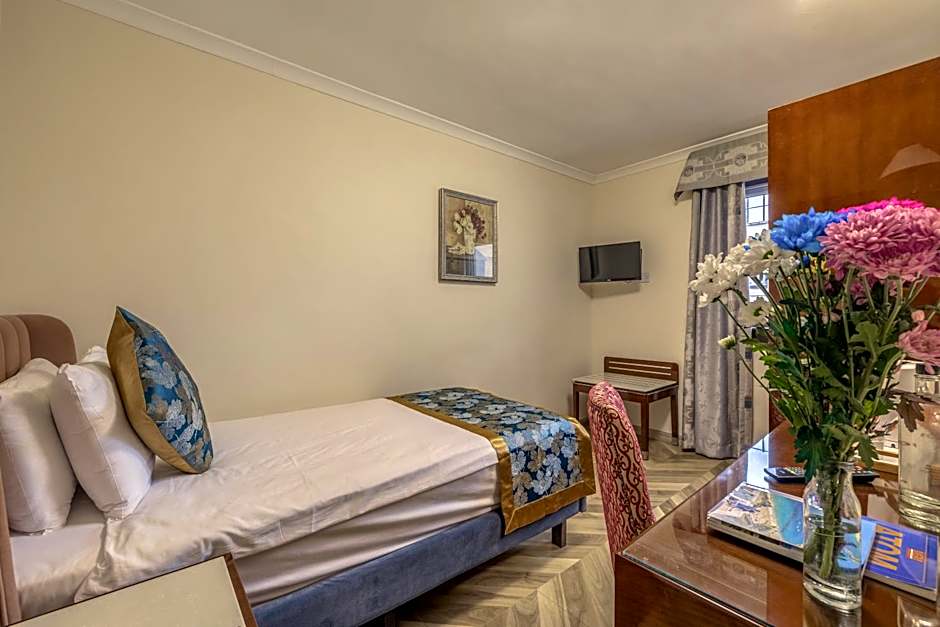 Muthu Fort William Hotel