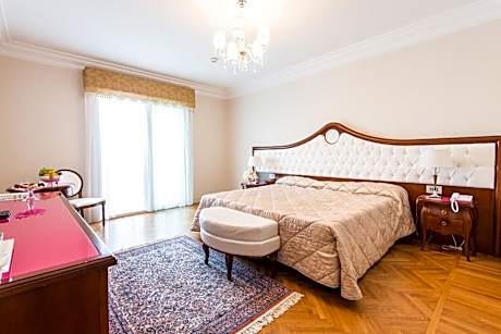 Deluxe single use room