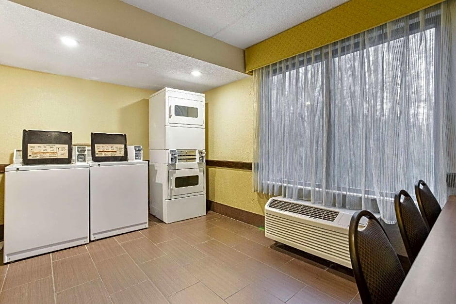 La Quinta Inn & Suites by Wyndham Tampa North