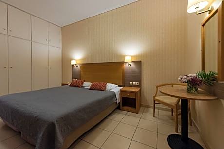 Deluxe Double Room with Side Sea View