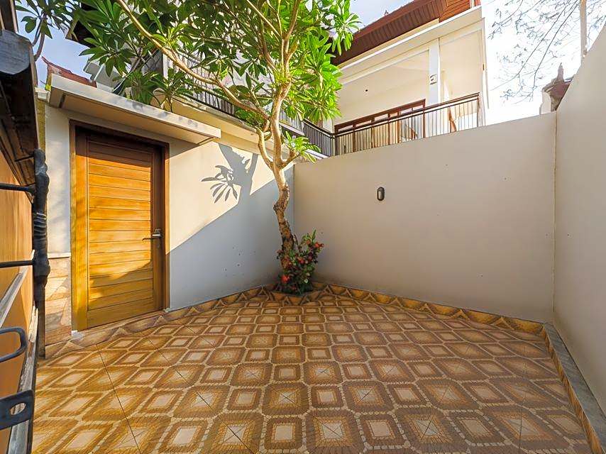 Moai House