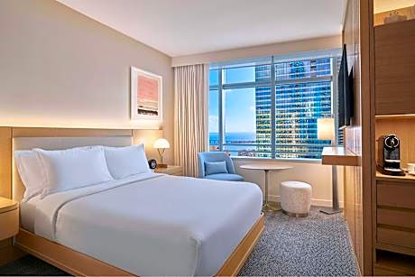 Deluxe Guest Room, 1 Queen, Bay View