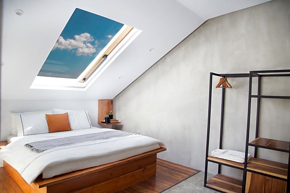 Flores Passport House