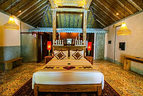 Royal Villa with Free Voucher Rafting in Ubud